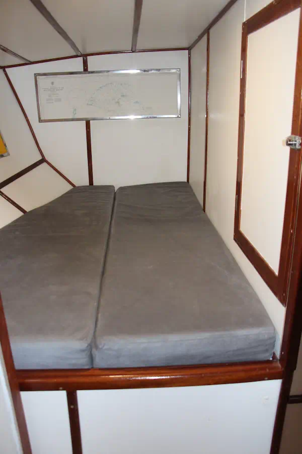 Cabine double parents du voilier Najida avec lit double