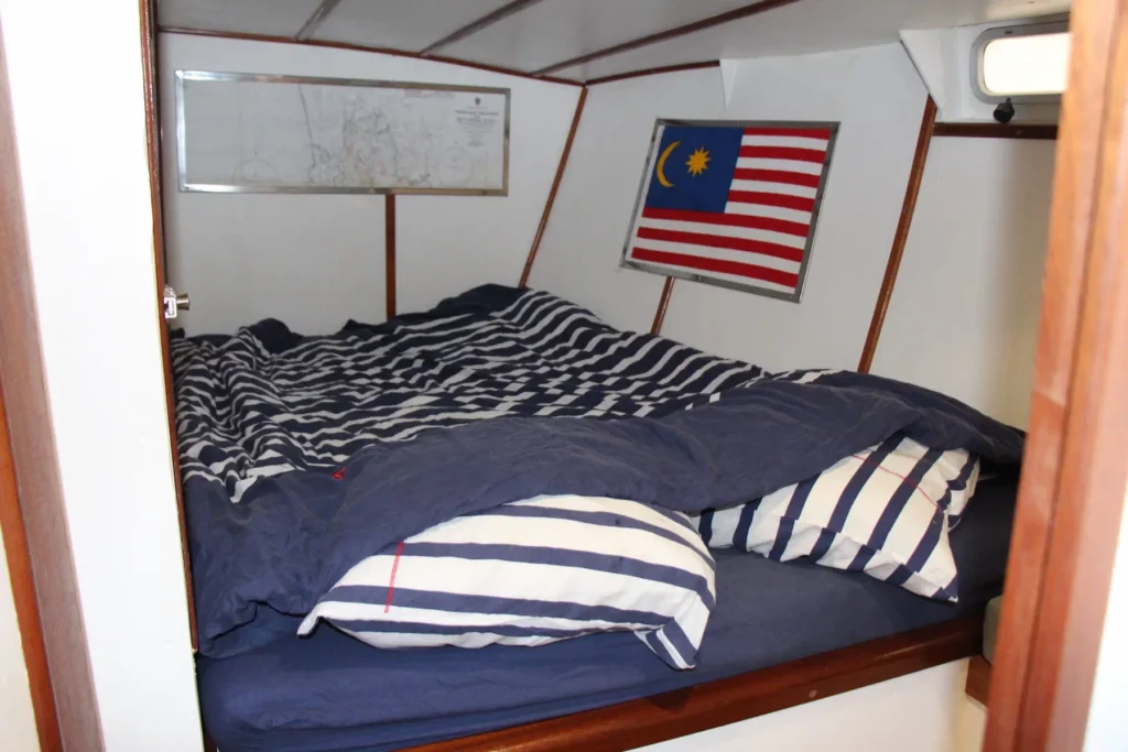 Cabine parents du voilier Najida avec lit double